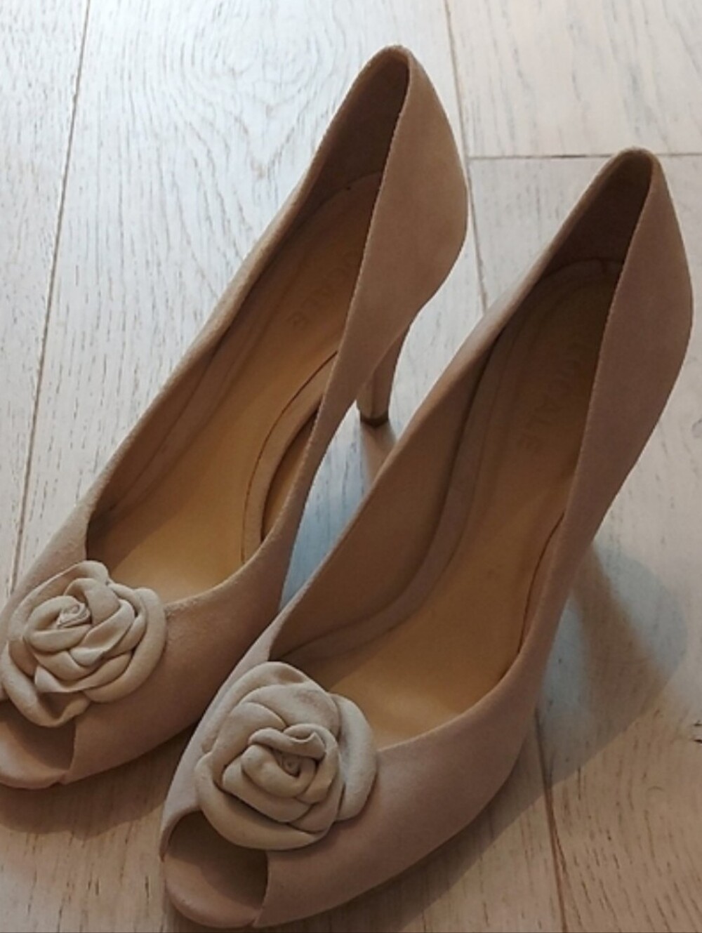 Women's Tan Beige Suede Heels with Floral Detail Size 9.5 Dress Shoes